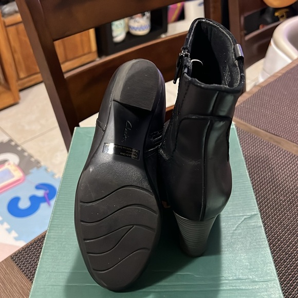Pre-Owned: Women’s Black Stroll Vine Boots by Clarks Size 7 - Picture 5 of 7